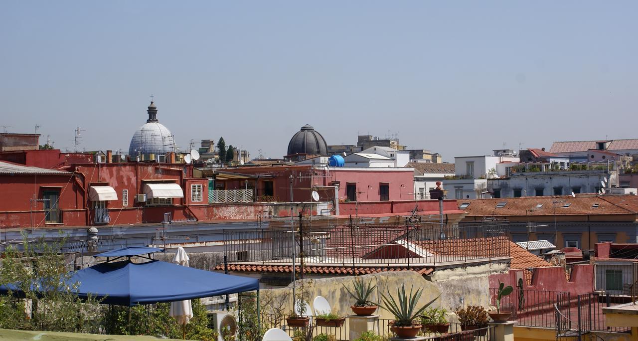 A Due Passi Da Dante Bed & Breakfast Napoli Exterior foto
