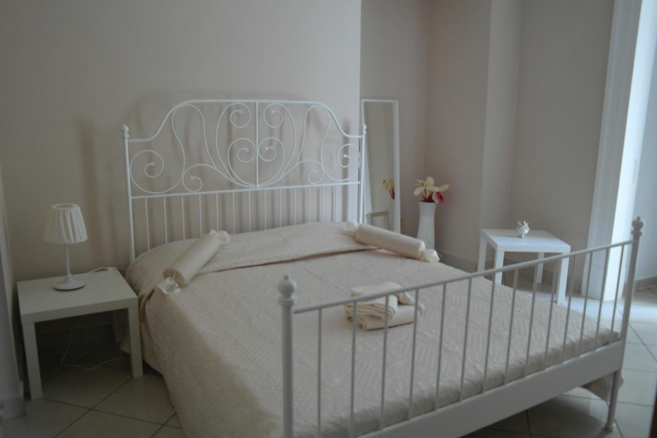 A Due Passi Da Dante Bed & Breakfast Napoli Exterior foto