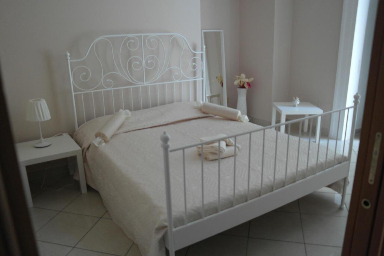 A Due Passi Da Dante Bed & Breakfast Napoli Exterior foto