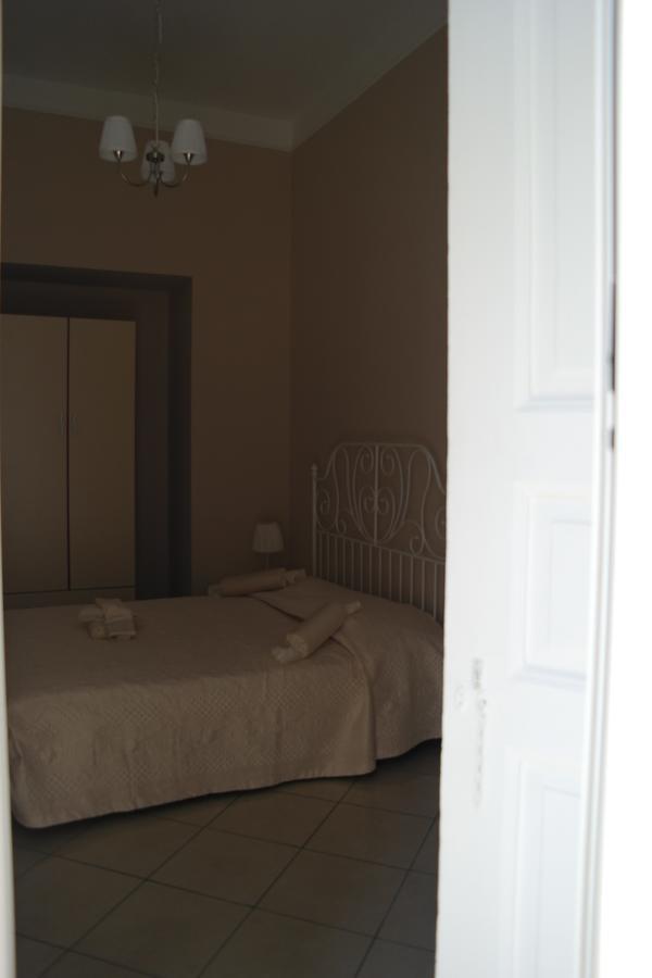 A Due Passi Da Dante Bed & Breakfast Napoli Exterior foto