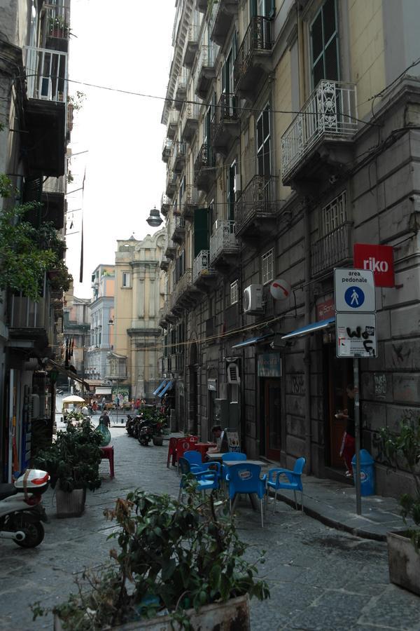 A Due Passi Da Dante Bed & Breakfast Napoli Exterior foto