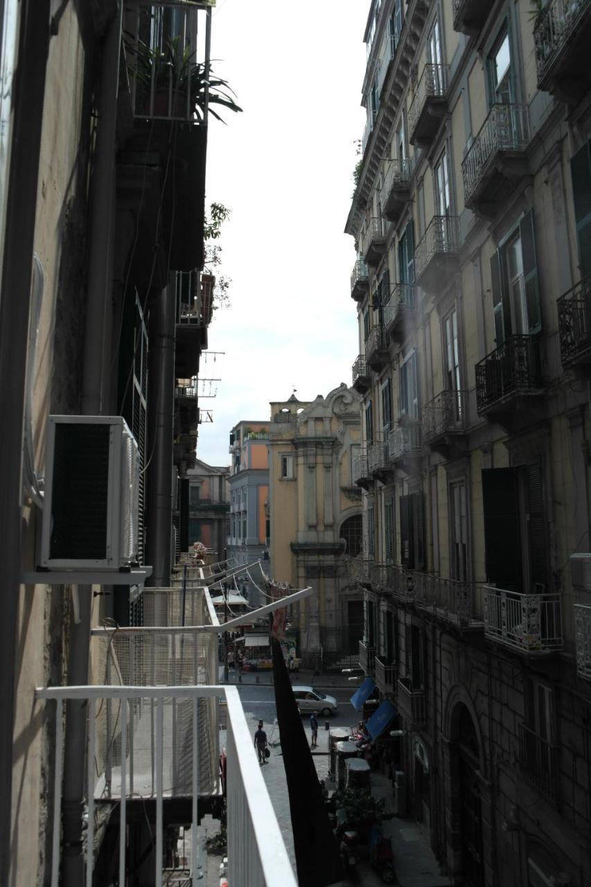 A Due Passi Da Dante Bed & Breakfast Napoli Exterior foto