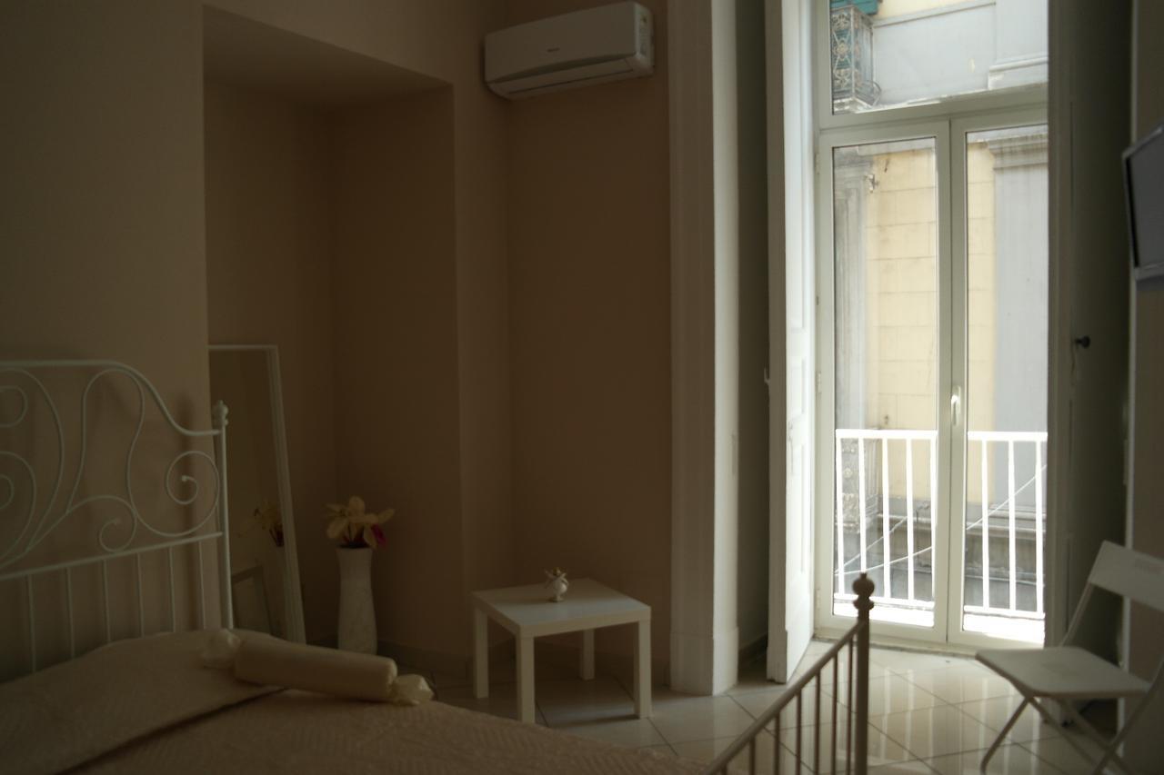 A Due Passi Da Dante Bed & Breakfast Napoli Exterior foto